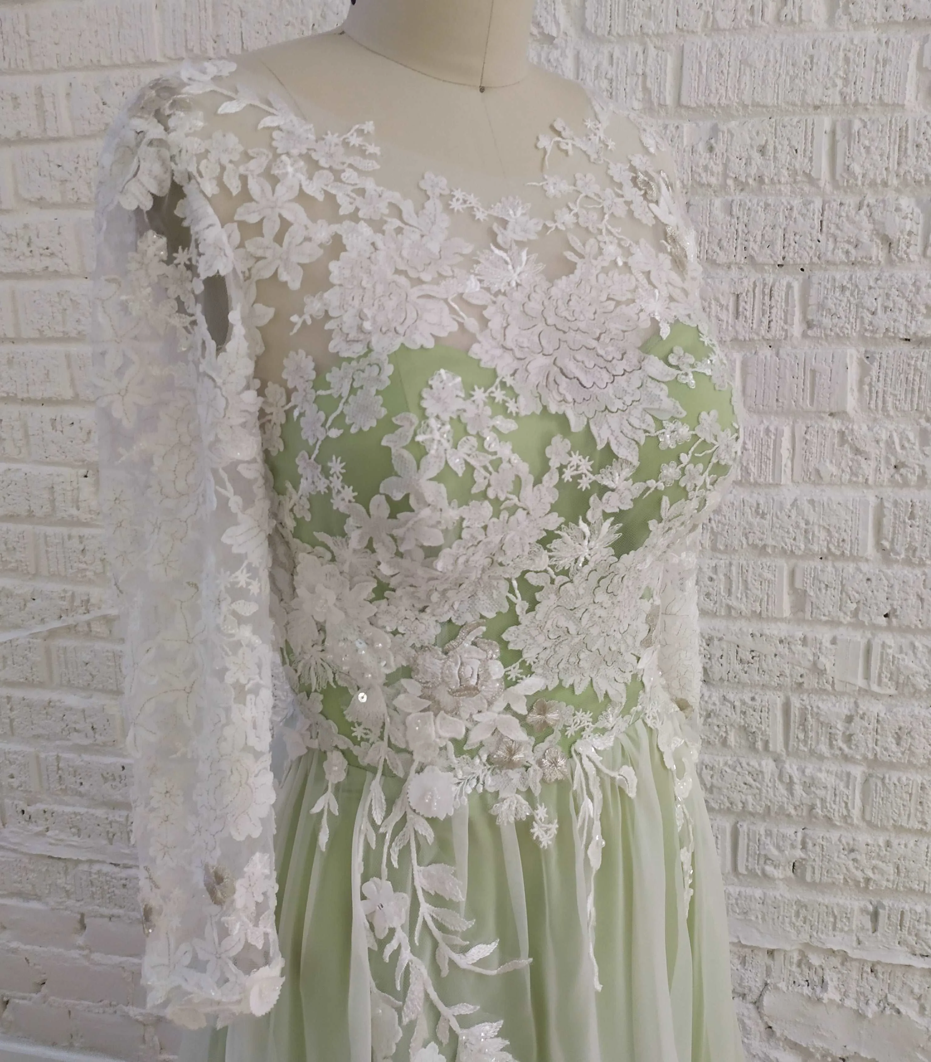 IVY Off the Rack Wedding Dress