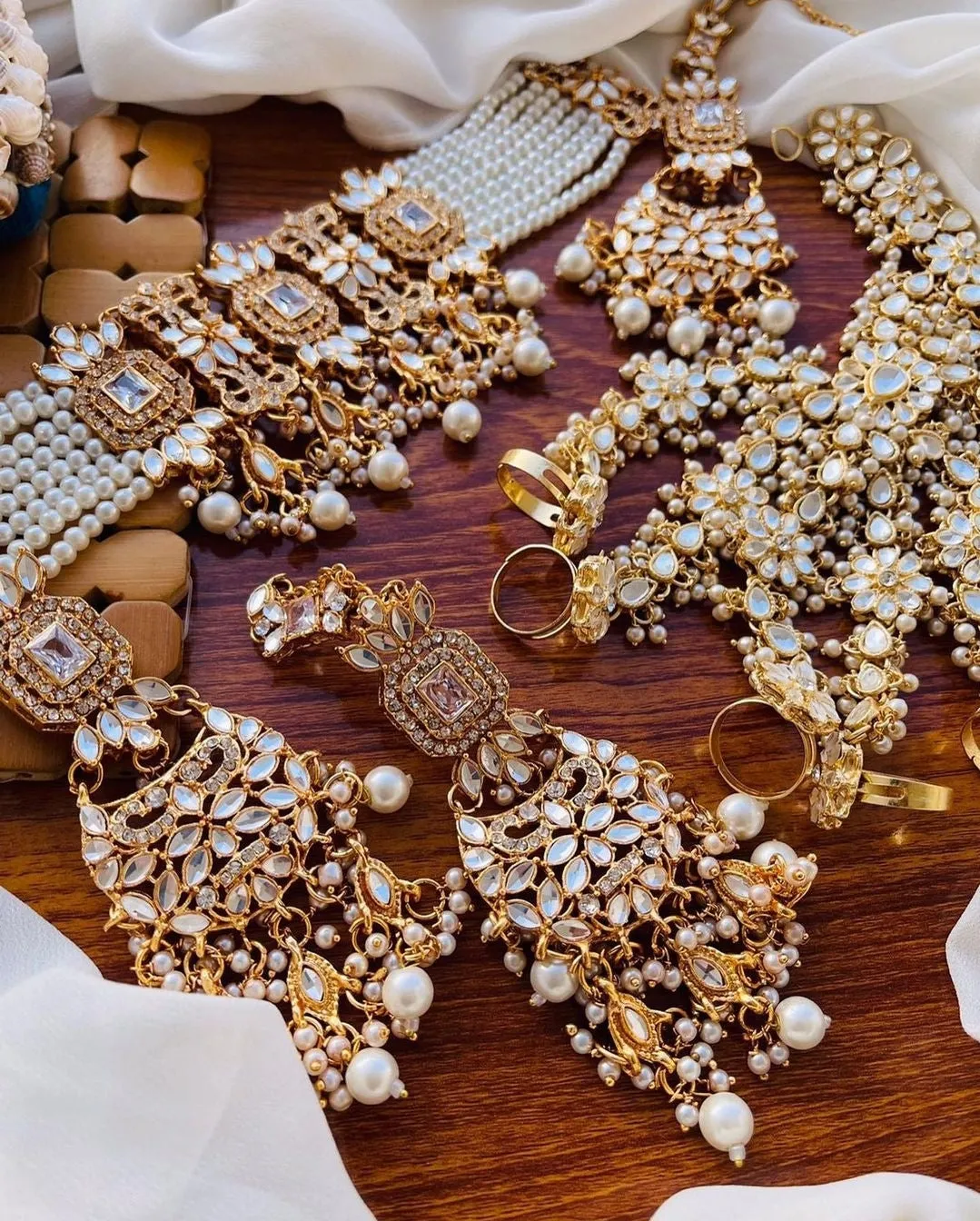 Polki & Pearl Bridal Kundan Choker Set With Hand Panja.